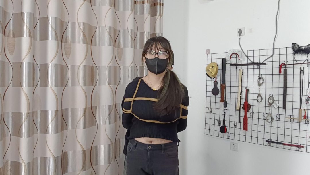 双女连缚股绳拔河（连缚 股绳 比赛）-4