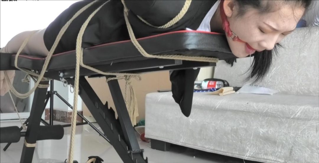 绳模梓若：勒脚拇指驷马，股绳机关，美足TK、惊艳的口球颜值和口水诱惑特写专辑-4