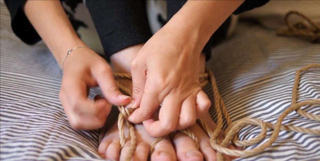 Feet tie shibari-7