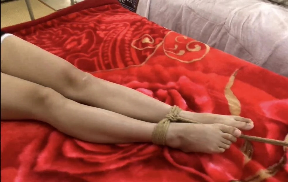 【佳怡】定拍 微剧情 为了防止女孩出国打工被骗 让她提前体验囚禁生活-3