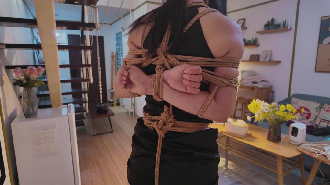 【白城出品】《人妻惩戒所》小南篇（试镜篇）高手缚 中式五花 日式反绑 驷马 俯卧 吊缚 堵嘴 胸缚 皮鞭 眼罩 蒙眼 倒吊后手缚 打屁股 口枷 放置 TK 耳光-3