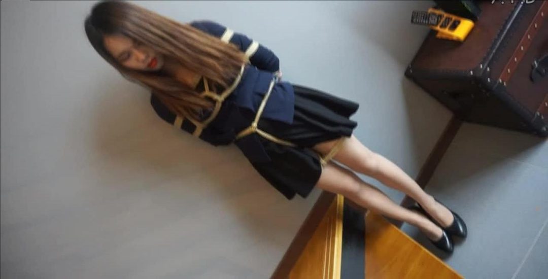 绝对女神范，绝对性感诱惑。好不好自己看截图，我不多说。 还有，女神是全程着丝袜的，喜欢丝袜的绝对不能错过。-2
