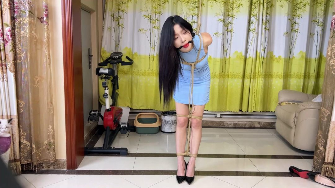 贝特工作室定拍：果子紧缚体验 直臂后手吊+跪缚口球放置-4