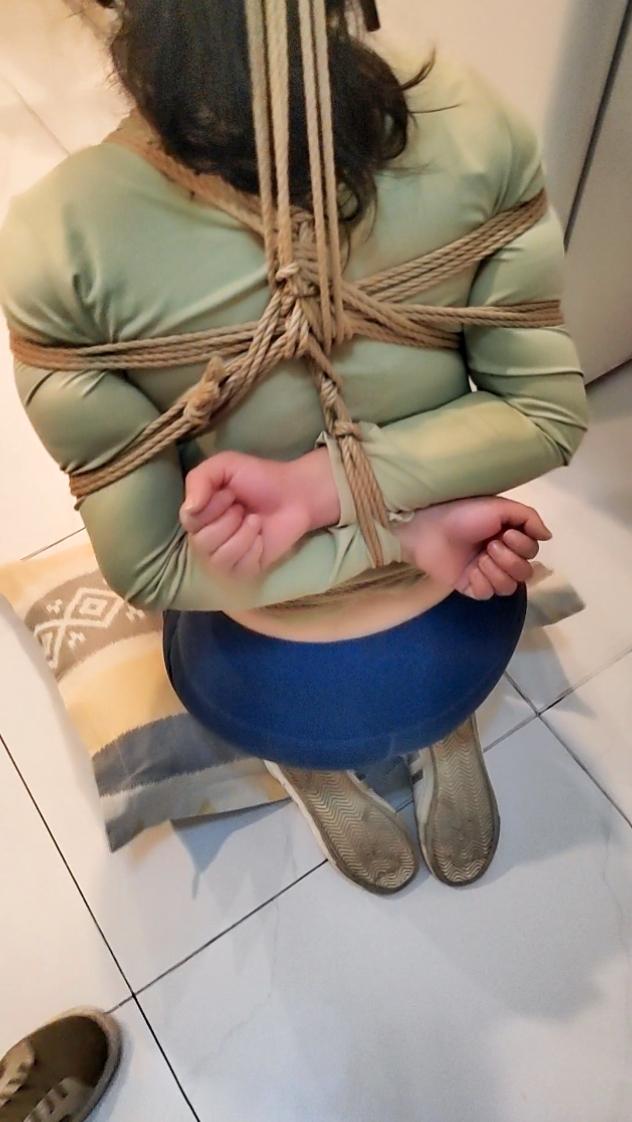 梅丽的紧缚放置逃脱-6