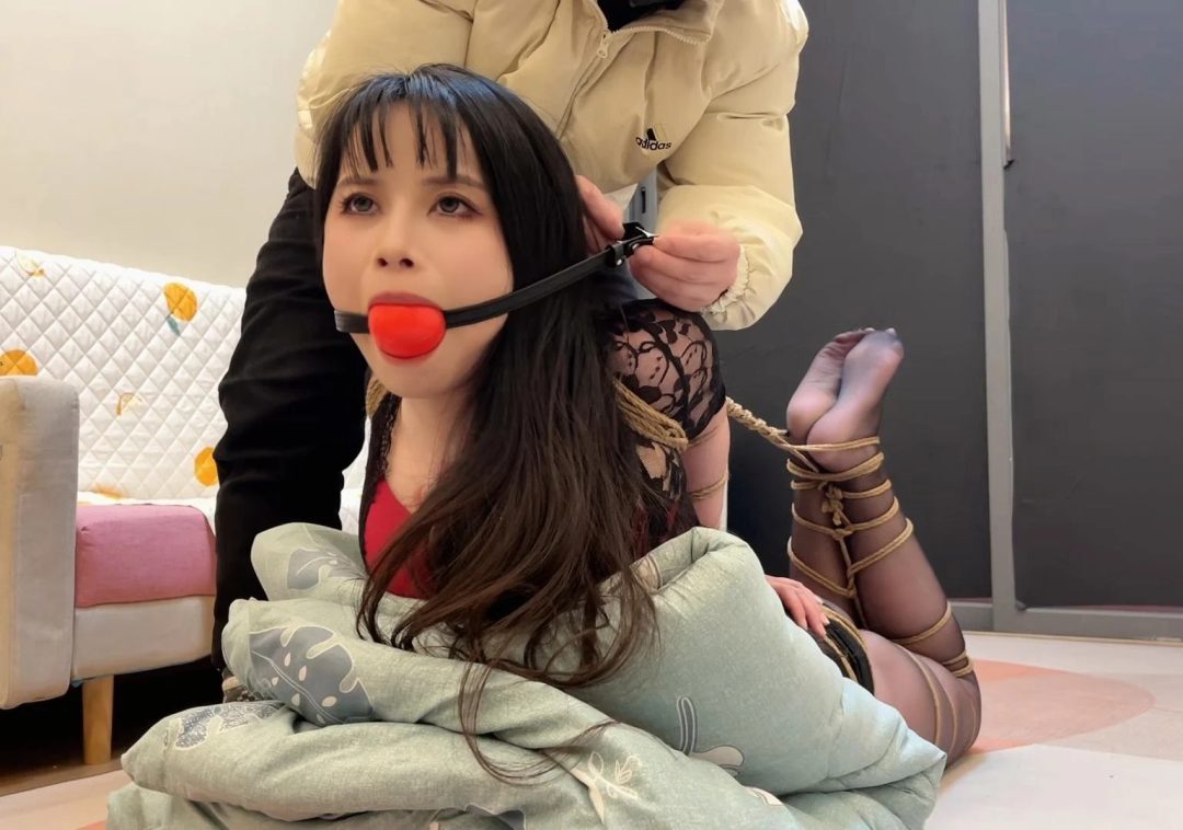 同好说为什么不全程带5.5口球紧缚拍摄 我想说能带上5.5口球已是极限 长时间带着下巴会脱臼 嘿嘿-7
