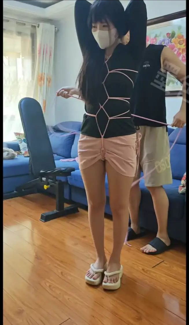 股绳龟甲双手脑后捆绑 口球惩罚-4