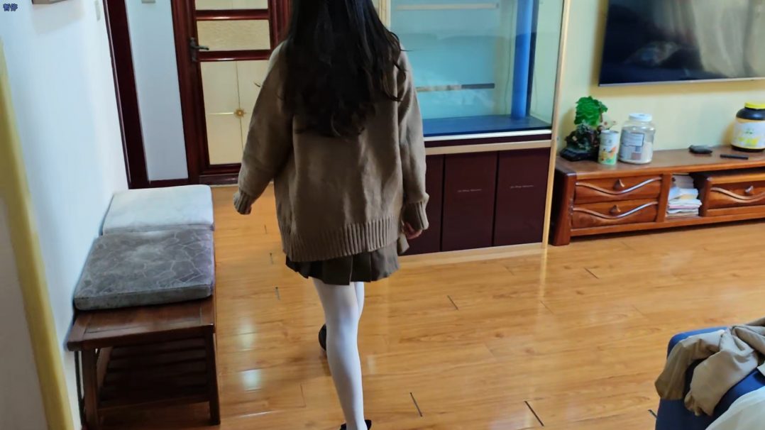 婷婷穿白丝自缚享受 被主人发现后驷马鞭打惩罚 丝袜 白丝 挠痒 恋足 打脚心 捆绑 自缚 驷马-1