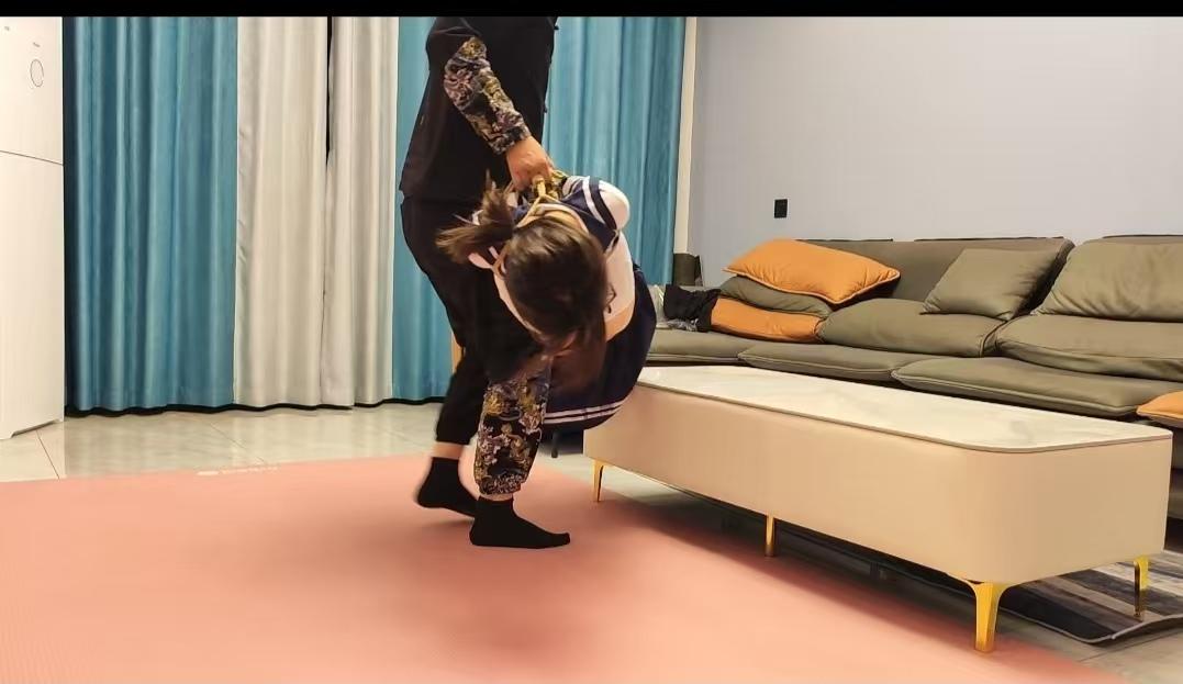 美女老师学生装欧式驷马-2