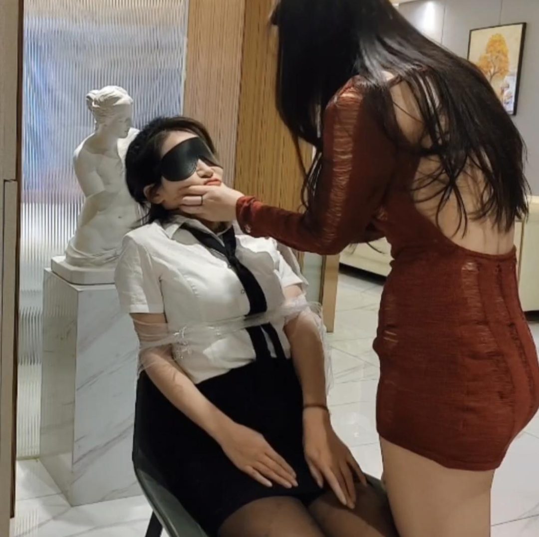 虐妹之充电线勒脖，掐脖-4