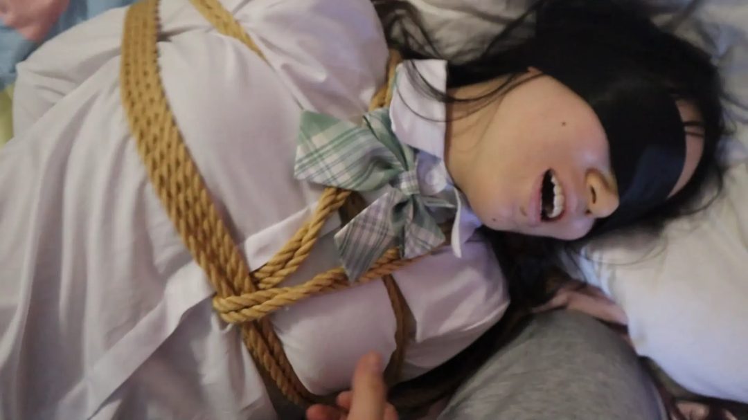 【荷仙少女】把甜美声线的学生运动白袜少女I 捆绑之后被抱在怀里肆意玩弄-6