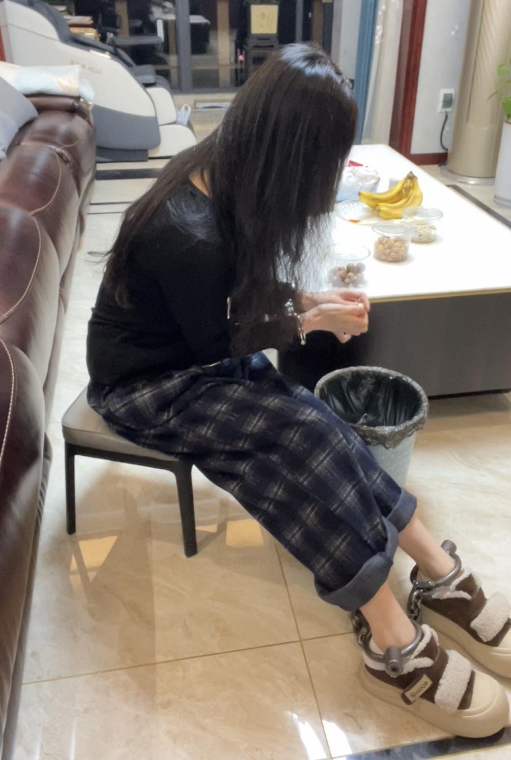 戴镣铐生活的大二女生-宅家日常-7