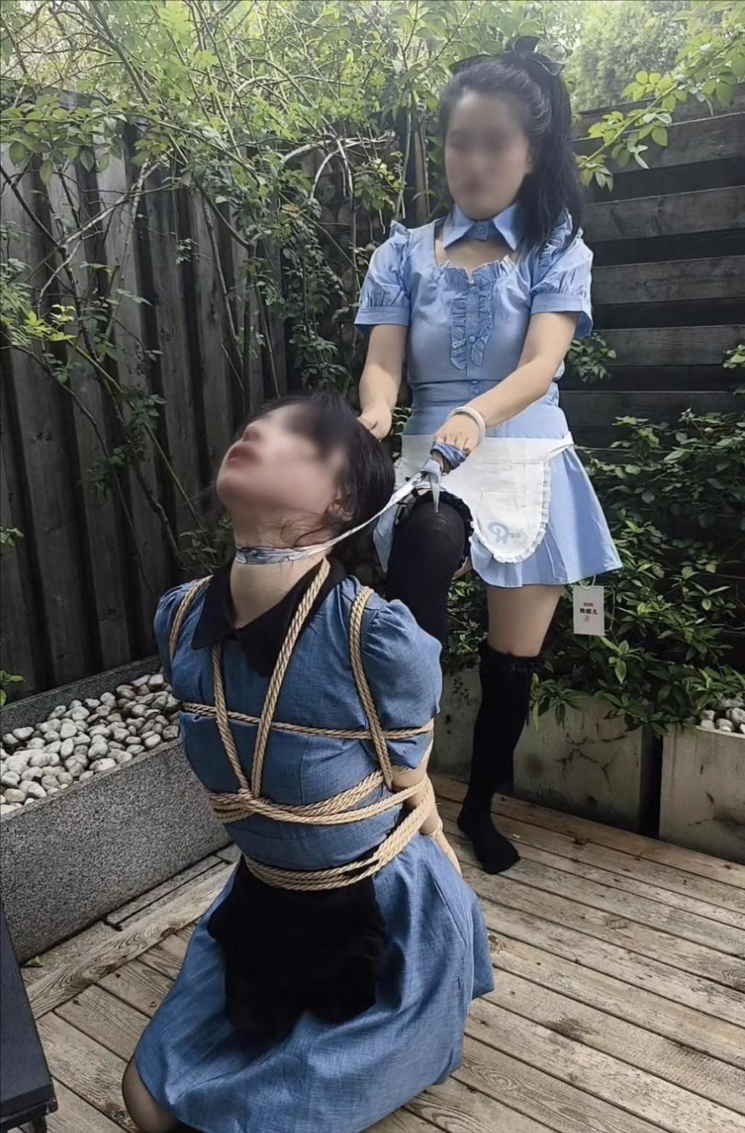 女仆妹子偷情被抓，遭报复勒脖-3