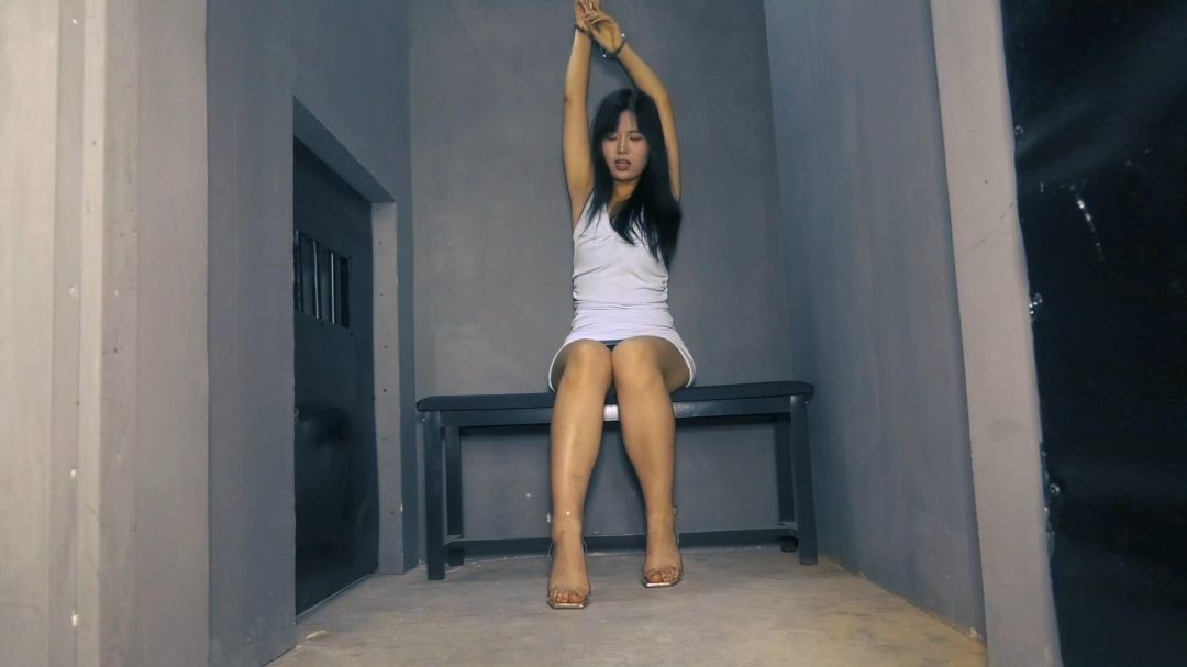 新场地定拍转公映《绝色深渊》两名年轻貌美的女孩因金钱的贪婪走向深渊-3