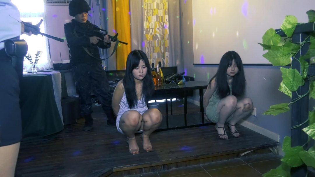 新场地定拍转公映《绝色深渊》两名年轻貌美的女孩因金钱的贪婪走向深渊-2