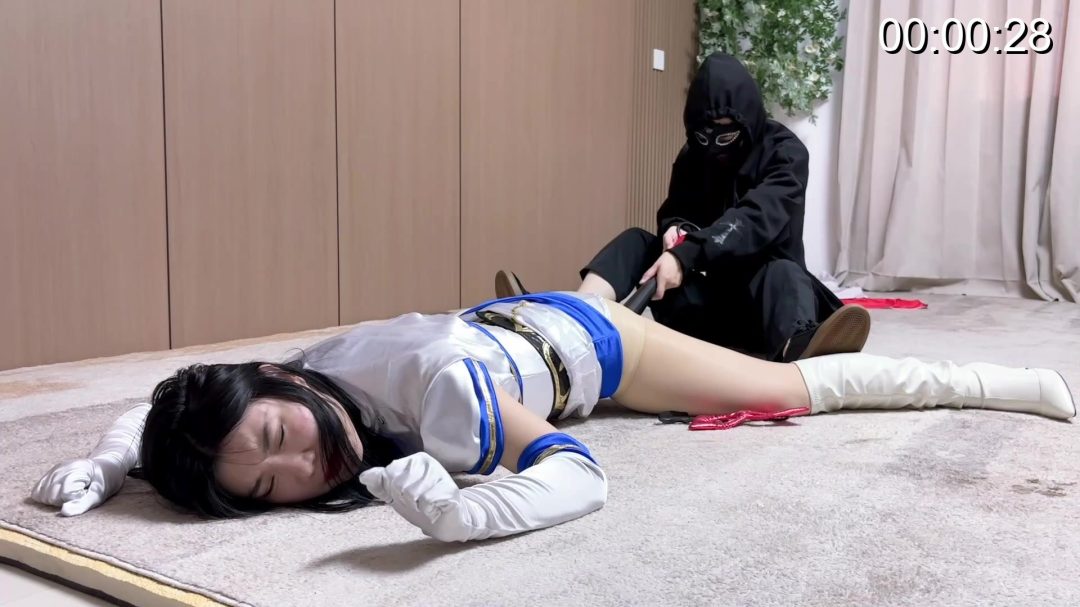 吴晗 魔法女战士冯迪妮虚弱战败被脱战衣-5