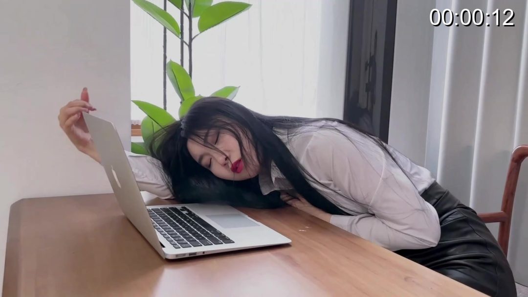 吴晗 魔法女战士冯迪妮虚弱战败被脱战衣-2