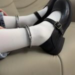 JK水手服女孩挑战手铐锁脚两天！带脚铐坐地铁