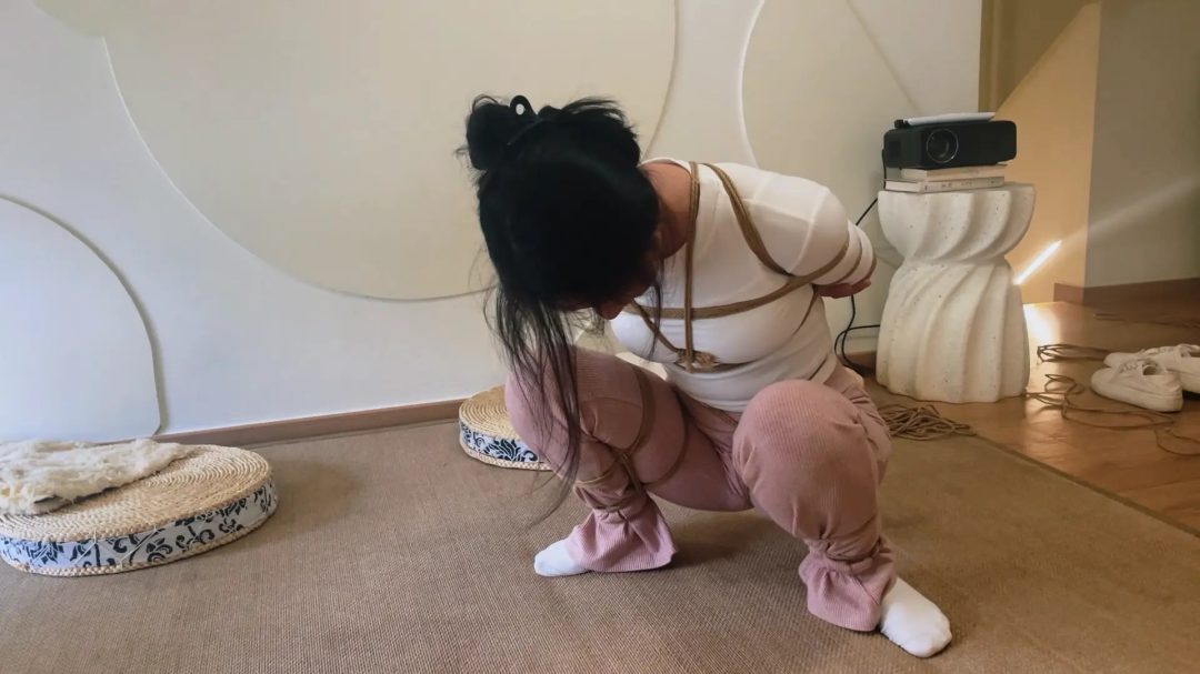 清纯小美女紧缚定拍—学生时代白月光的长相，身材出色，声音也非常好听的小姐姐，美的特别自然-10