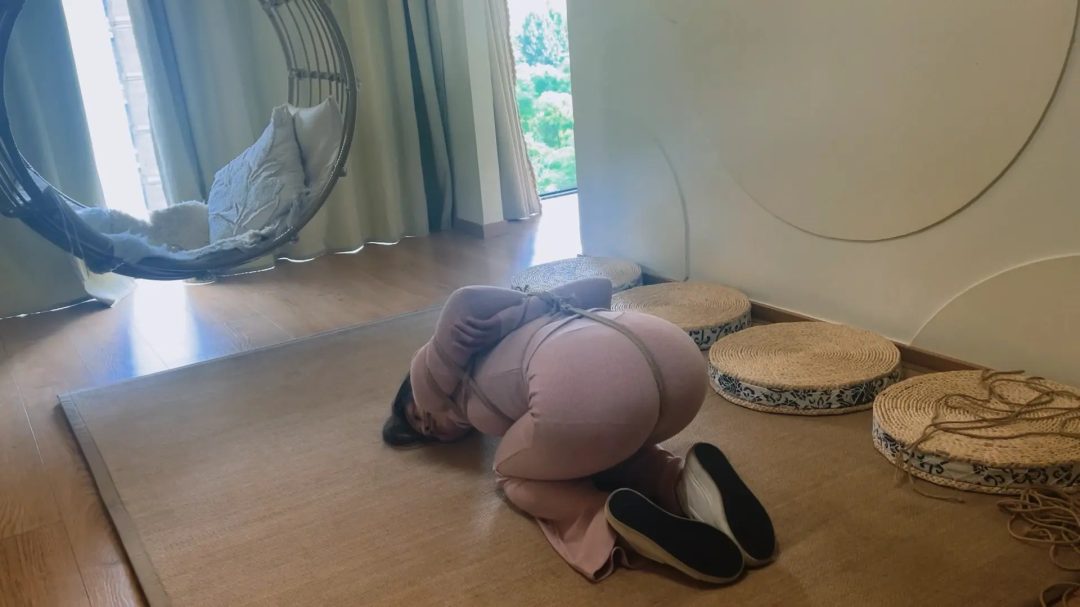 清纯小美女紧缚定拍—学生时代白月光的长相，身材出色，声音也非常好听的小姐姐，美的特别自然-5