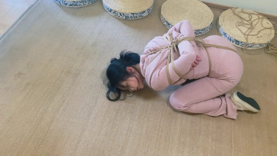 清纯小美女紧缚定拍—学生时代白月光的长相，身材出色，声音也非常好听的小姐姐，美的特别自然-4