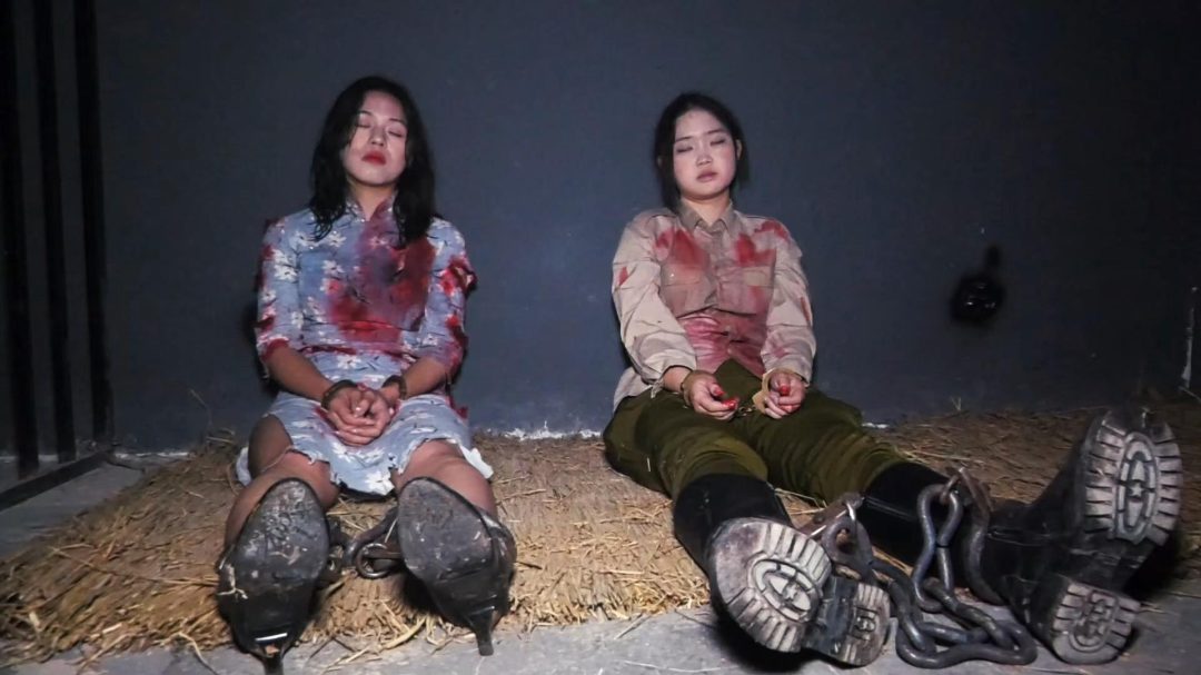 【影视级女烈大片】定拍转公映《卧底忠魂》 卧底苏晴将获取的布防图传递给接头人林溪时不慎被军统抓捕两人经历各种酷刑英勇就义-9