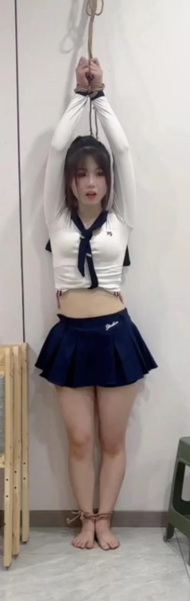 美女吊缚放置-4