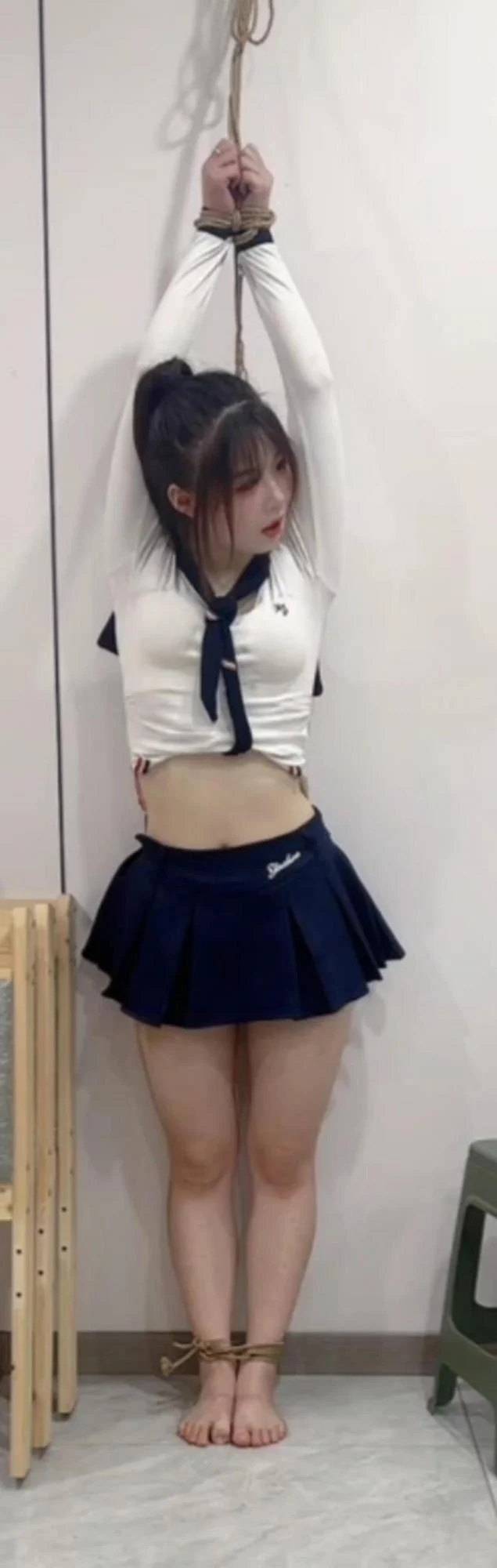 美女吊缚放置-3