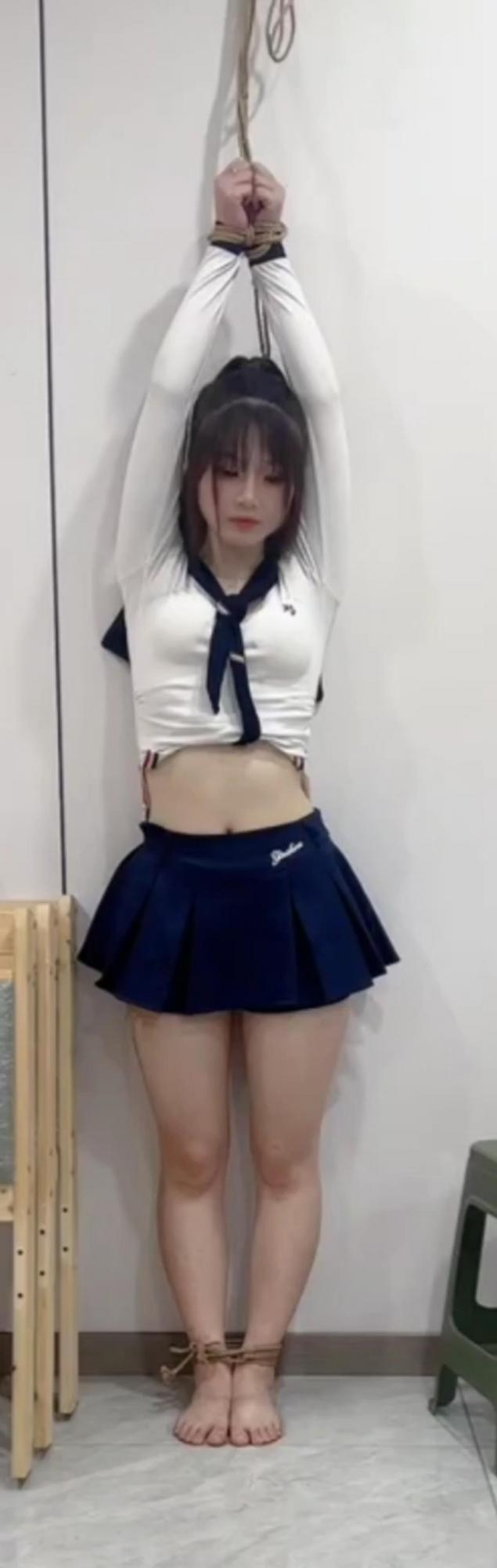 美女吊缚放置-2