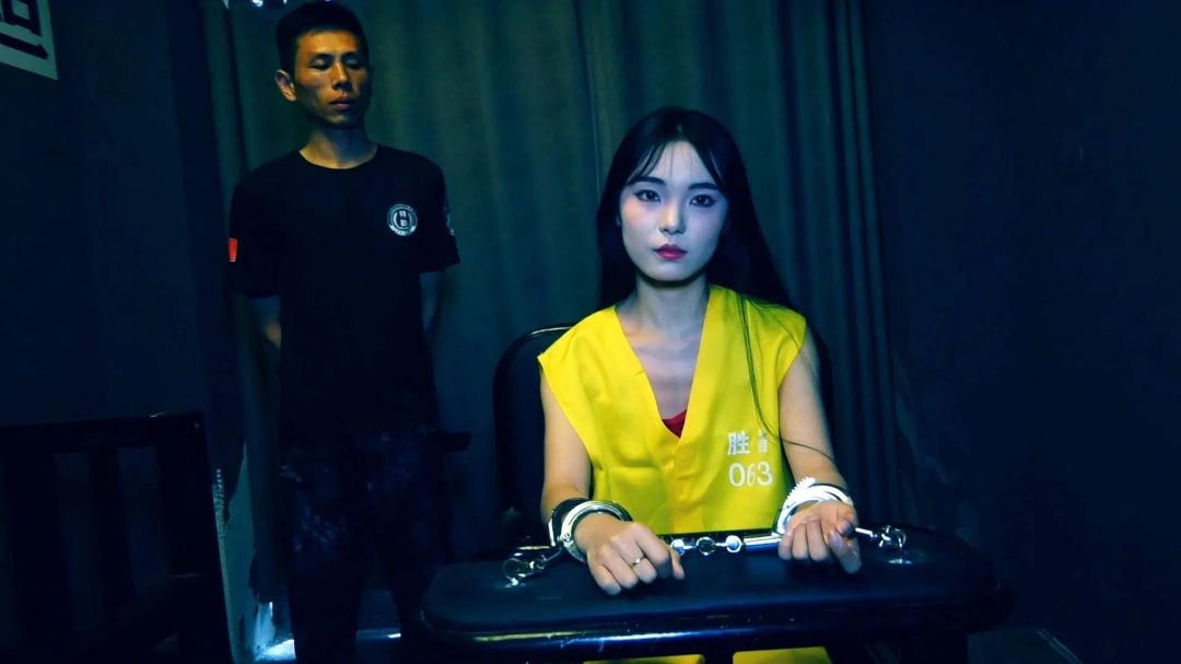 定拍转公映《深渊姐妹花》上集 谢雨欣为保护 妹妹主动扛下妹妹在她房间被捕-13
