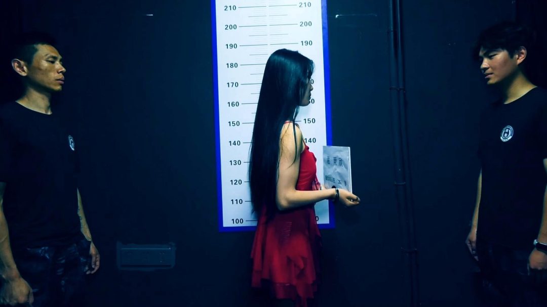 定拍转公映《深渊姐妹花》上集 谢雨欣为保护 妹妹主动扛下妹妹在她房间被捕-12