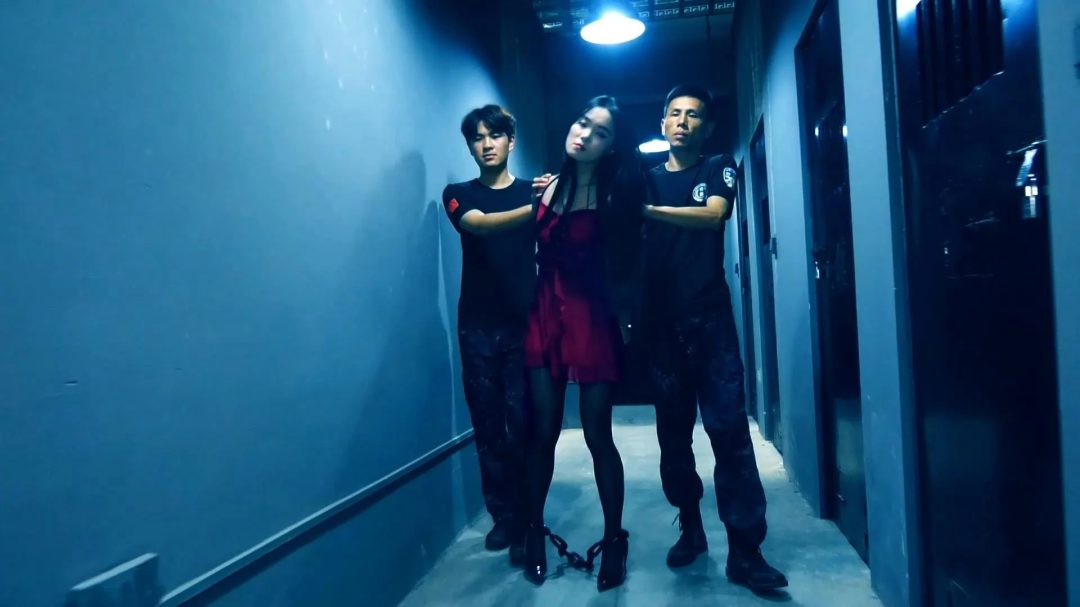 定拍转公映《深渊姐妹花》上集 谢雨欣为保护 妹妹主动扛下妹妹在她房间被捕-11