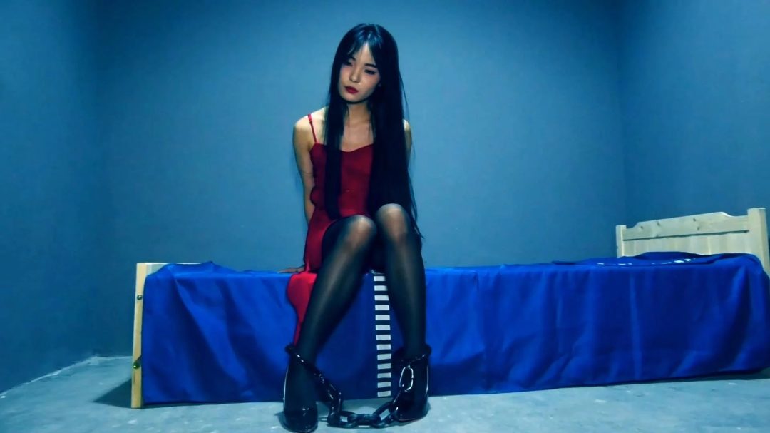 定拍转公映《深渊姐妹花》上集 谢雨欣为保护 妹妹主动扛下妹妹在她房间被捕-9