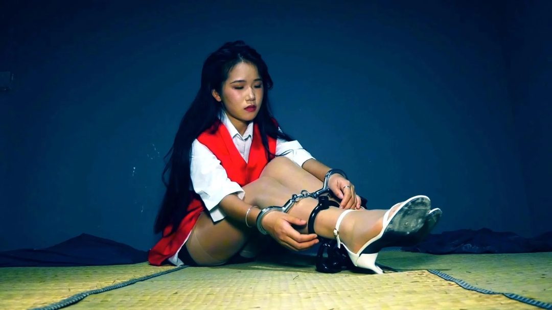 定拍转公映《深渊姐妹花》上集 谢雨欣为保护 妹妹主动扛下妹妹在她房间被捕-8