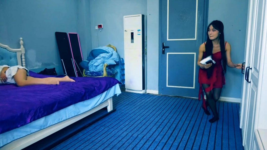 定拍转公映《深渊姐妹花》上集 谢雨欣为保护 妹妹主动扛下妹妹在她房间被捕-1