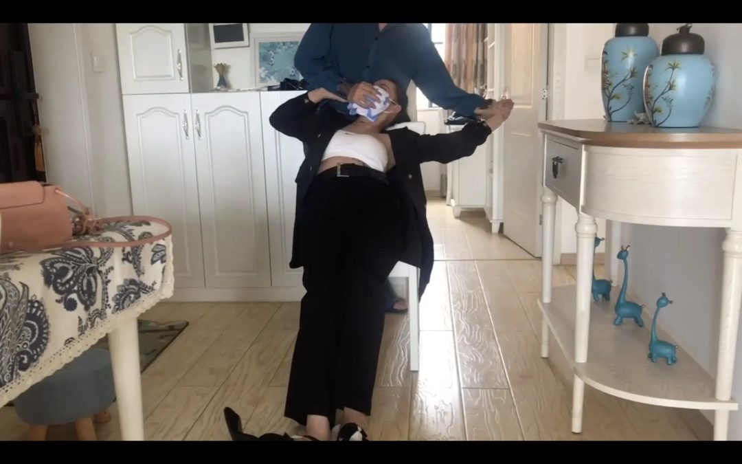 勒捂职业装女生-1