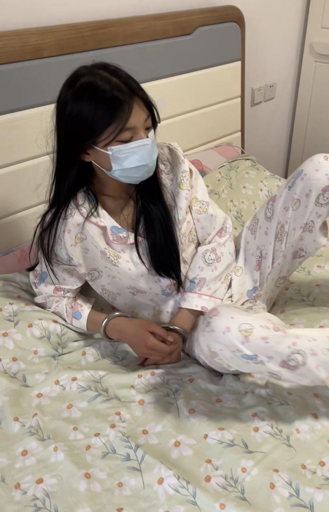 在大街上钉死11斤脚镣的女生（下）完结-7