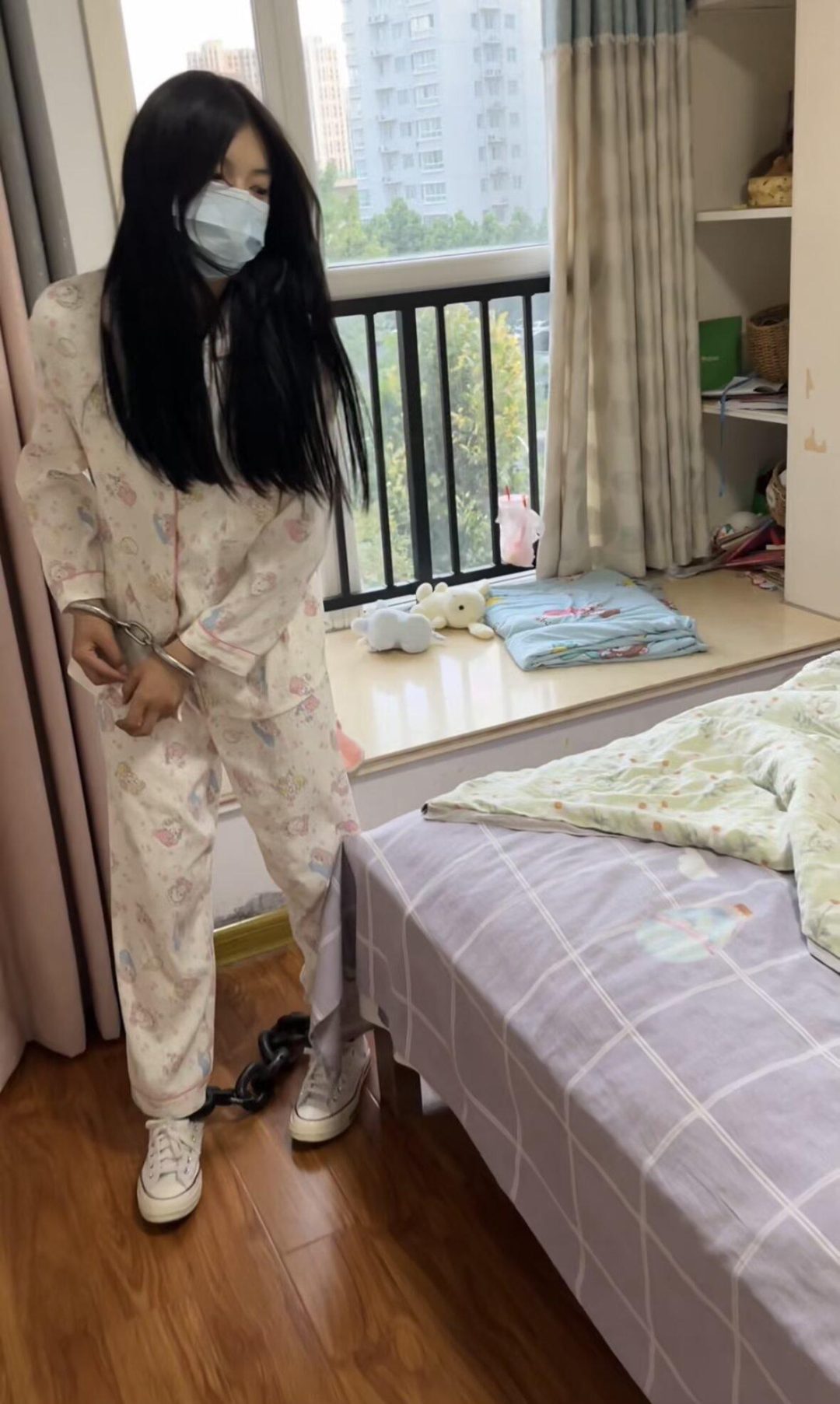 在大街上钉死11斤脚镣的女生（下）完结-6