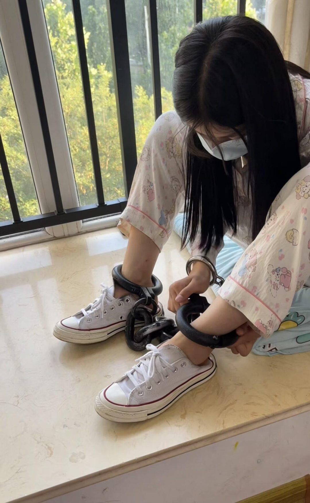 在大街上钉死11斤脚镣的女生（下）完结-2