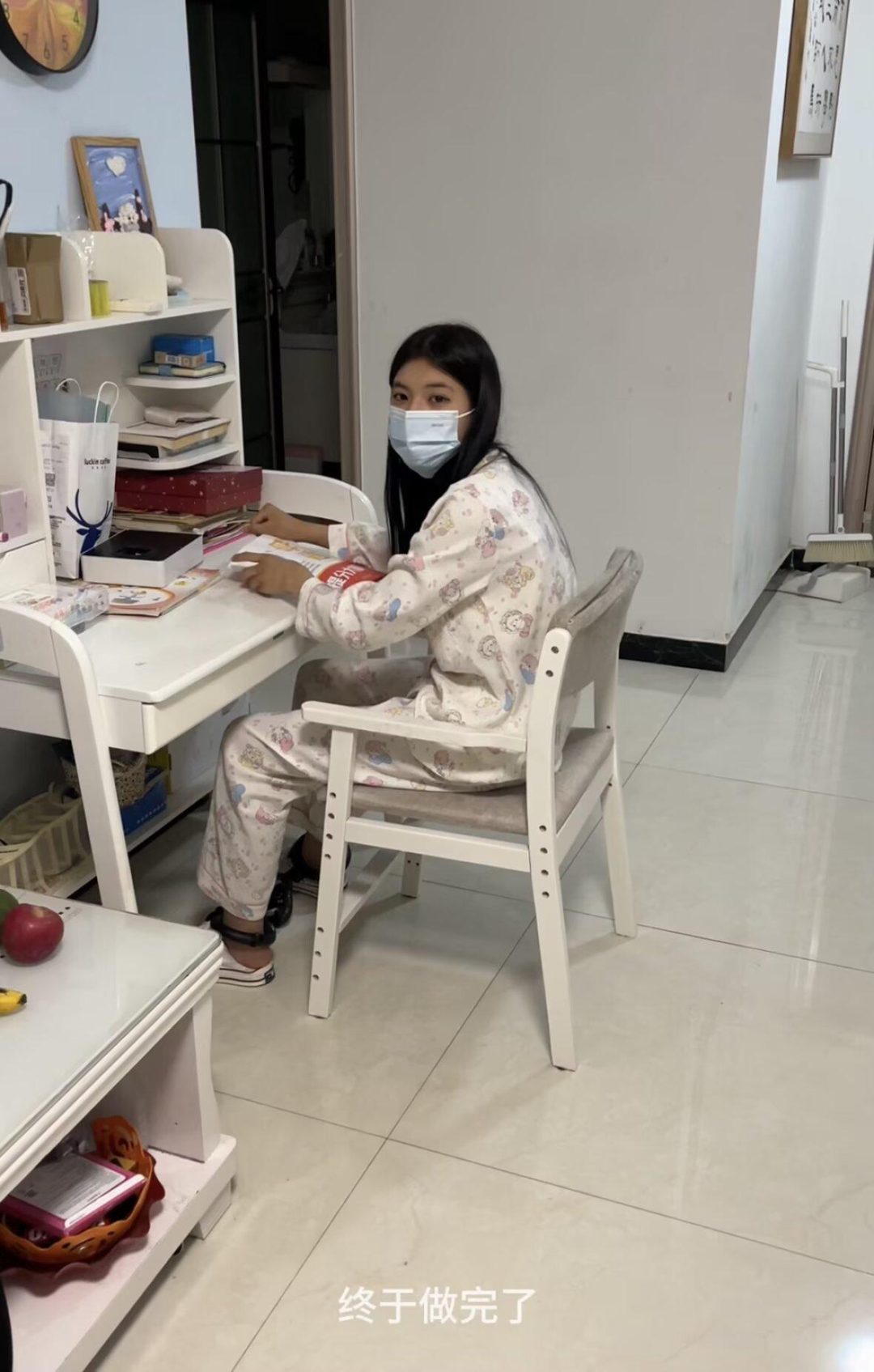 在大街上钉死11斤脚镣的女生（下）完结-3