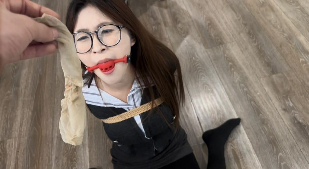 【沦陷】极品厚黑美学 cos春丽 五花 直臂 日式紧缚 m腿tk超怕痒 奈何m腿一点动不了-4