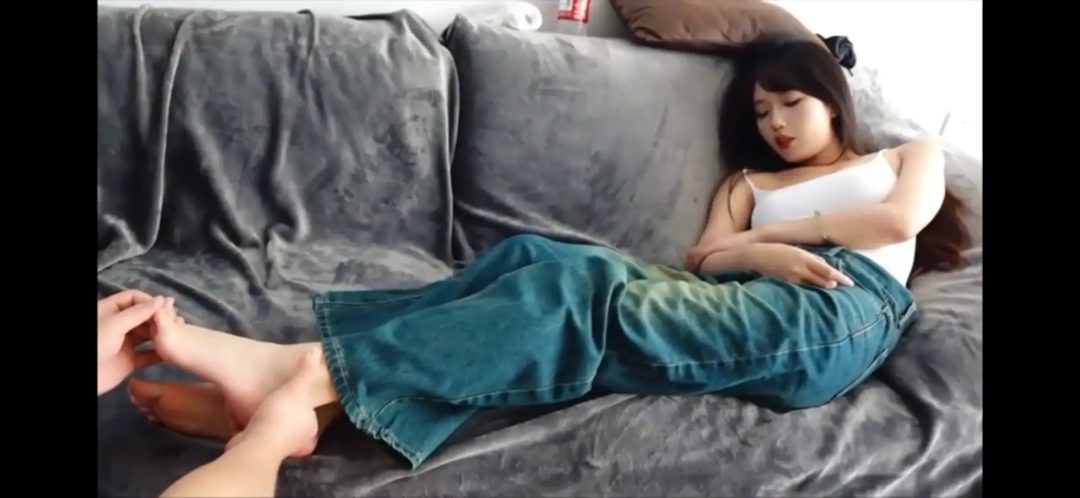 （树屋绝版模特定制）水中下药将长得像b站up主的模特迷晕后换袜玩脚-4
