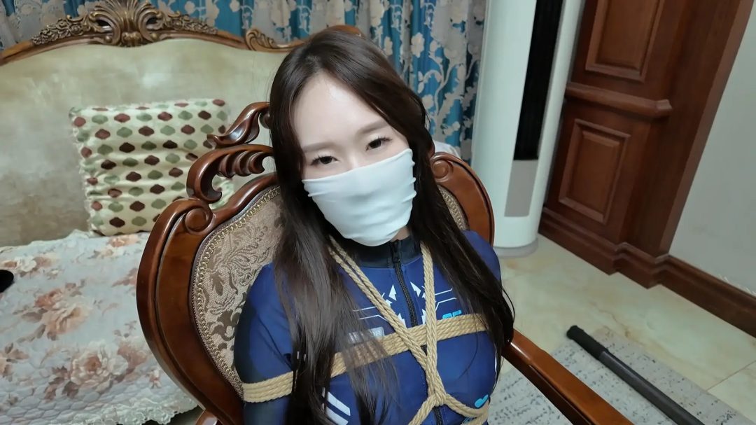《福美礼品店·危险来袭!台词多了点的杀手小姐》【蒙面美女】【多重封嘴】【紧身油丝】【跪缚放置】-11 《福美礼品店·危险来袭!台词多了点的杀手小姐》【蒙面美女】【多重封嘴】【紧身油丝】【跪缚放置】-11