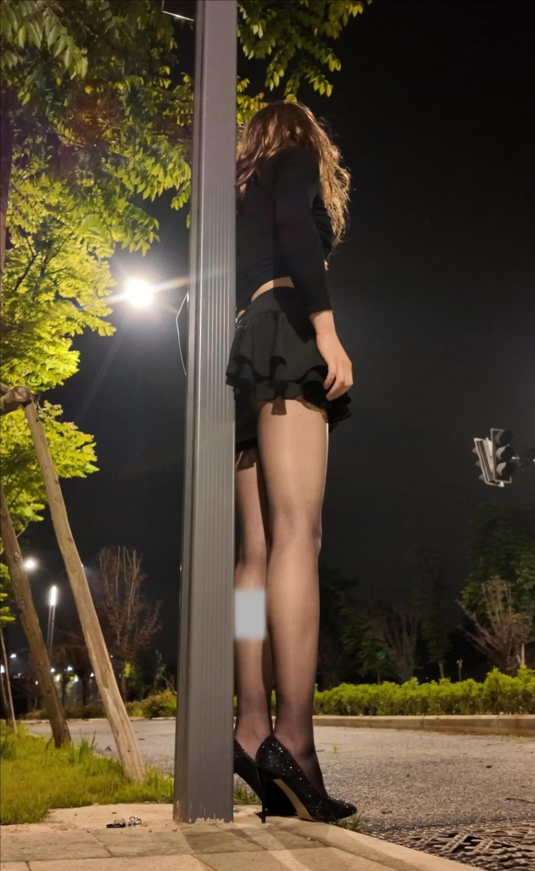 户外头顶背铐在路牌下SubM-2