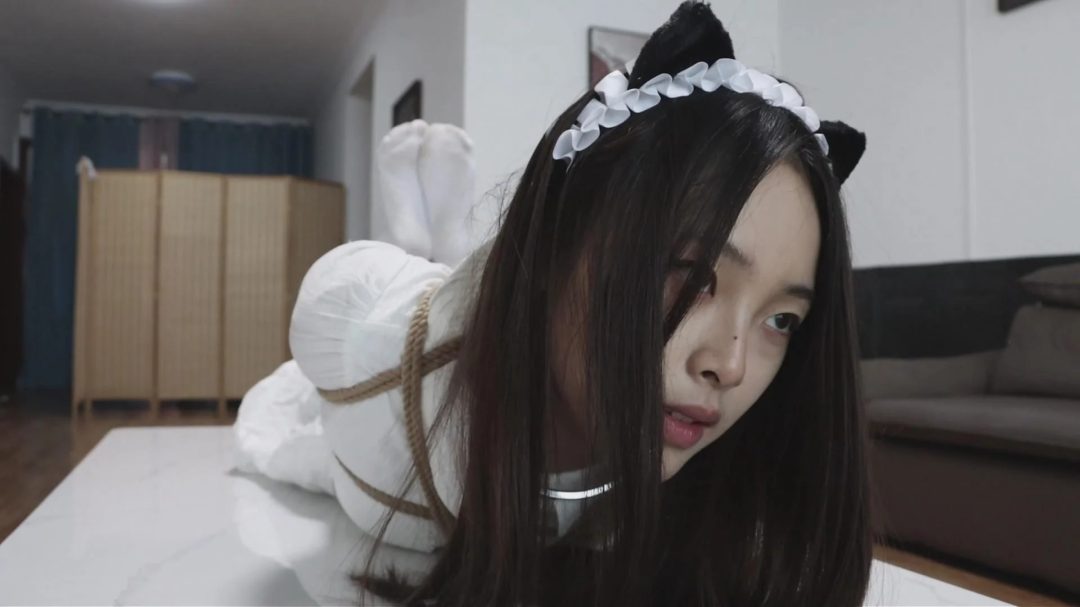 【绝美新人】【得意客定拍】《直播陷阱》清纯系绝美新人模特青辞，叼着自己的原味白袜在做直播！小家伙，你掉进陷阱了！-2