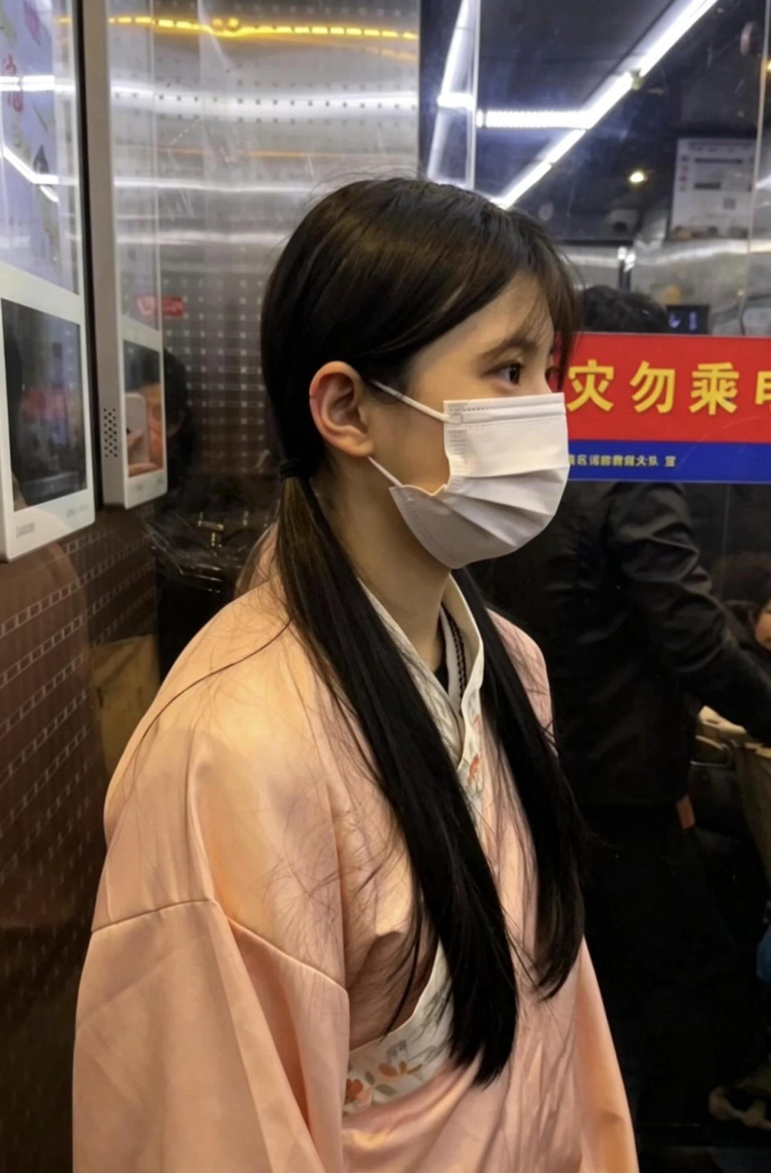 18岁女高的四天镣铐生活（1）初封脚镣，不适应的生活改变-1