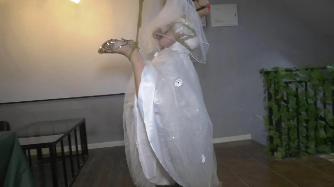 会所里捆绑婚纱女M-3