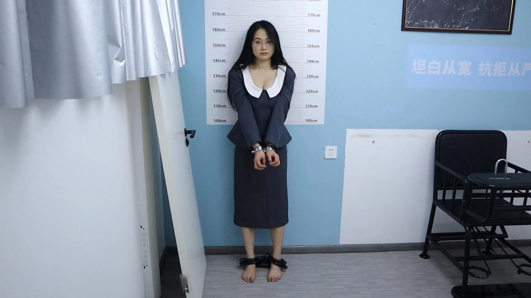趾间艺束工作室 秘书亚楠贪污 找老同学自首反被羞辱 挠脚挠全身TK 手铐脚铐脚趾-8