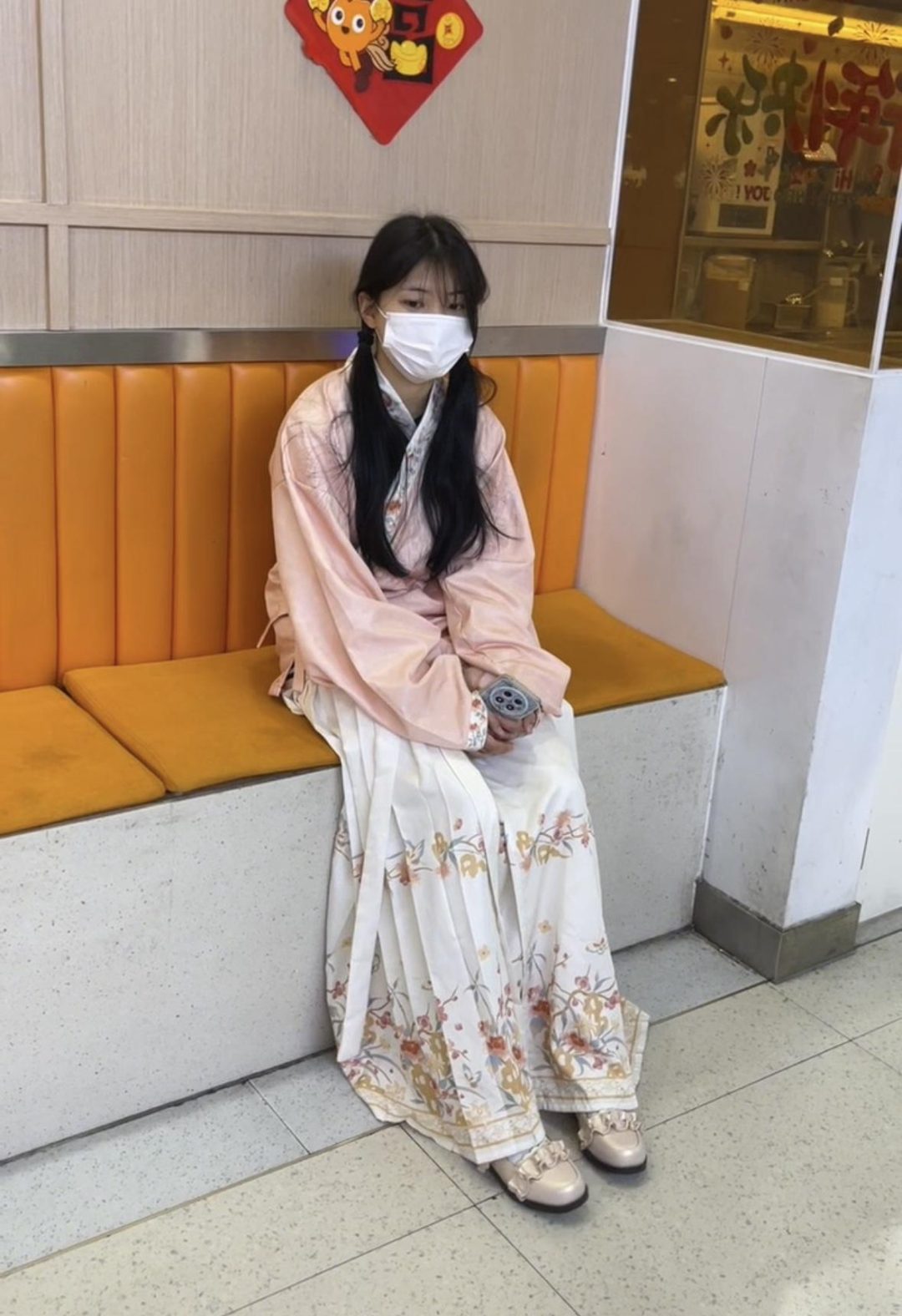 18岁女高的四天镣铐生活（7）驷马紧铐与戴着脚铐逛商场-5
