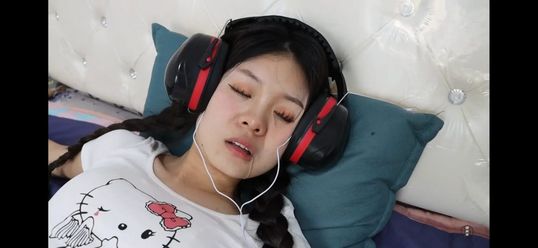 （得意客绝版模特菲儿）女大学生被多次哄睡后改造成奴-13
