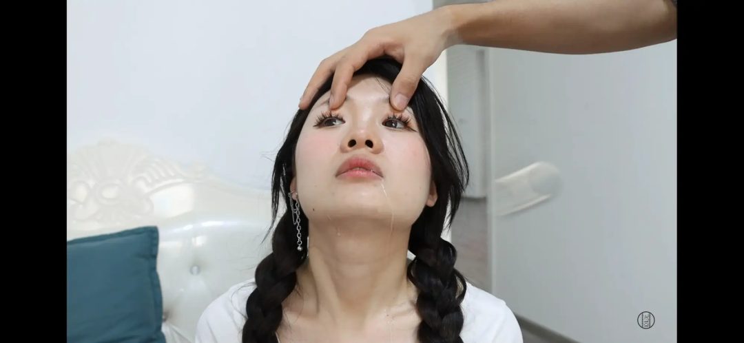（得意客绝版模特菲儿）女大学生被多次哄睡后改造成奴-9